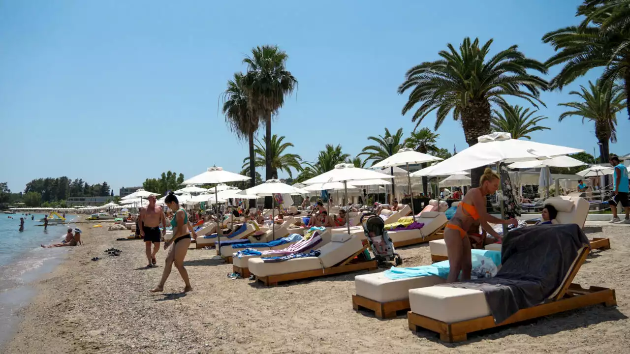 Grèce: face à la privatisation des plages, le «mouvement des serviettes» s'organise