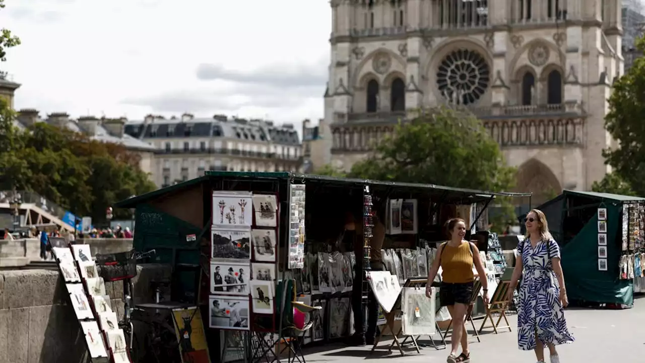 JO de Paris: des intellectuels se mobilisent en soutien aux bouquinistes des quais de Seine