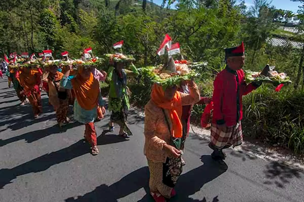 Kirab 1.000 Tumpeng Semarakkan Peringatan Seabad Desa Selo Boyolali