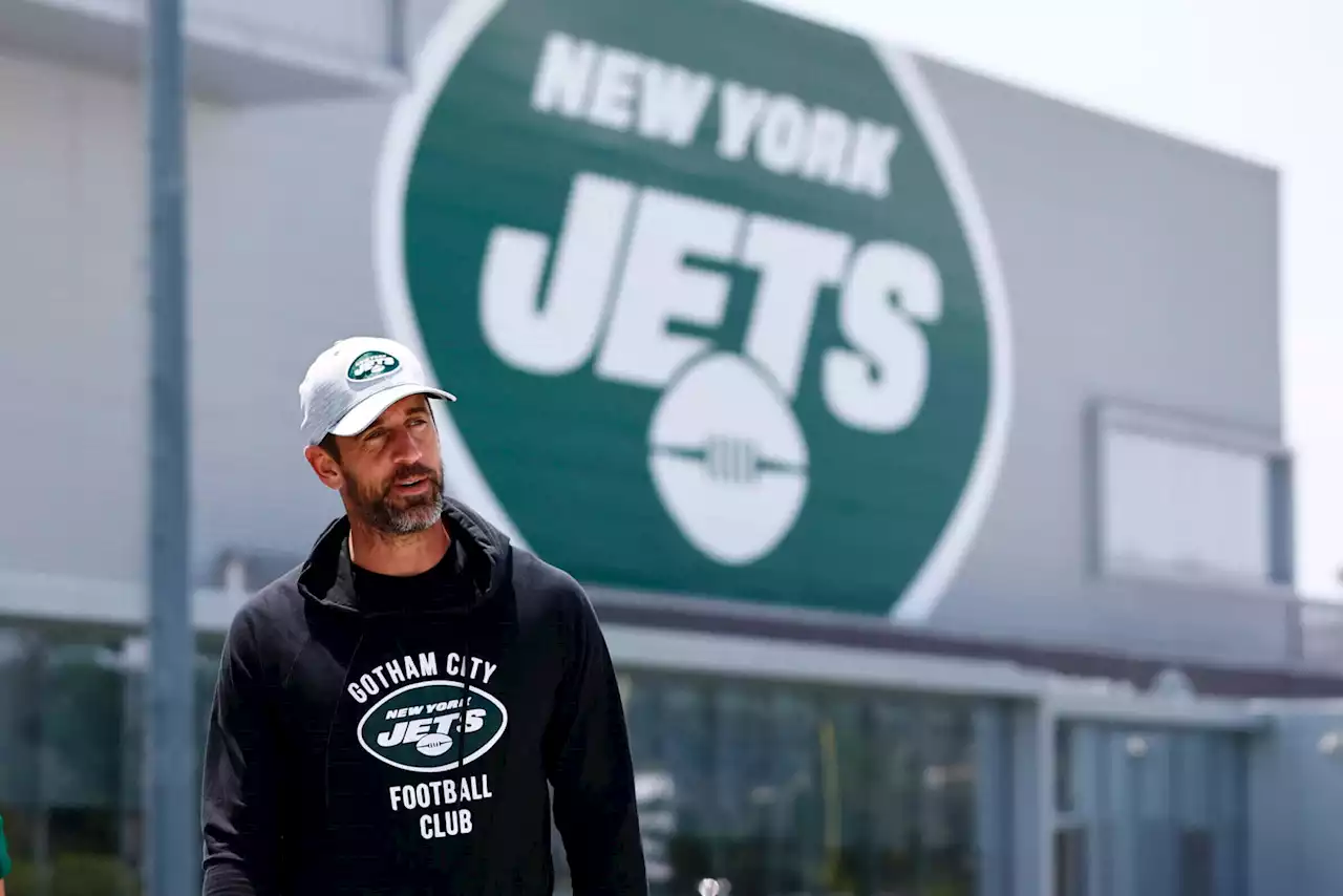 In 'Hard Knocks,' Aaron Rodgers on display as the star of the Jets' show