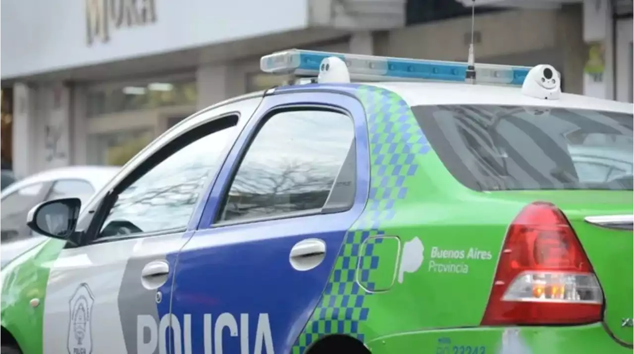 Un ladrón robó un auto donde iba una madre con sus hijas, las secuestró y abusó de la mujer