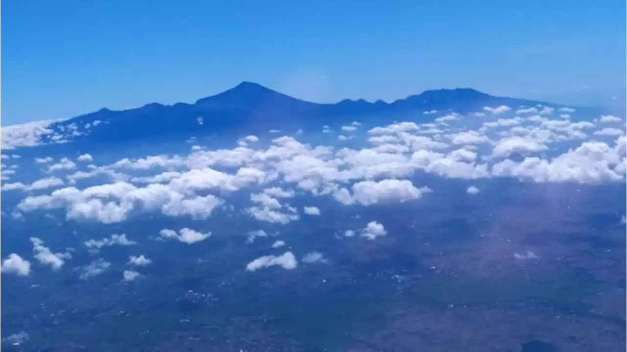 Dua Jalur Pendakian Sempat Ditutup, Begini Update Penanganan Kebakaran di Gunung Rinjani