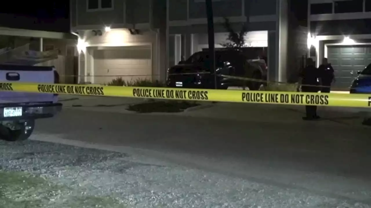 Man shot trying to fight off attempted robber in the Greater Heights, Houston police say