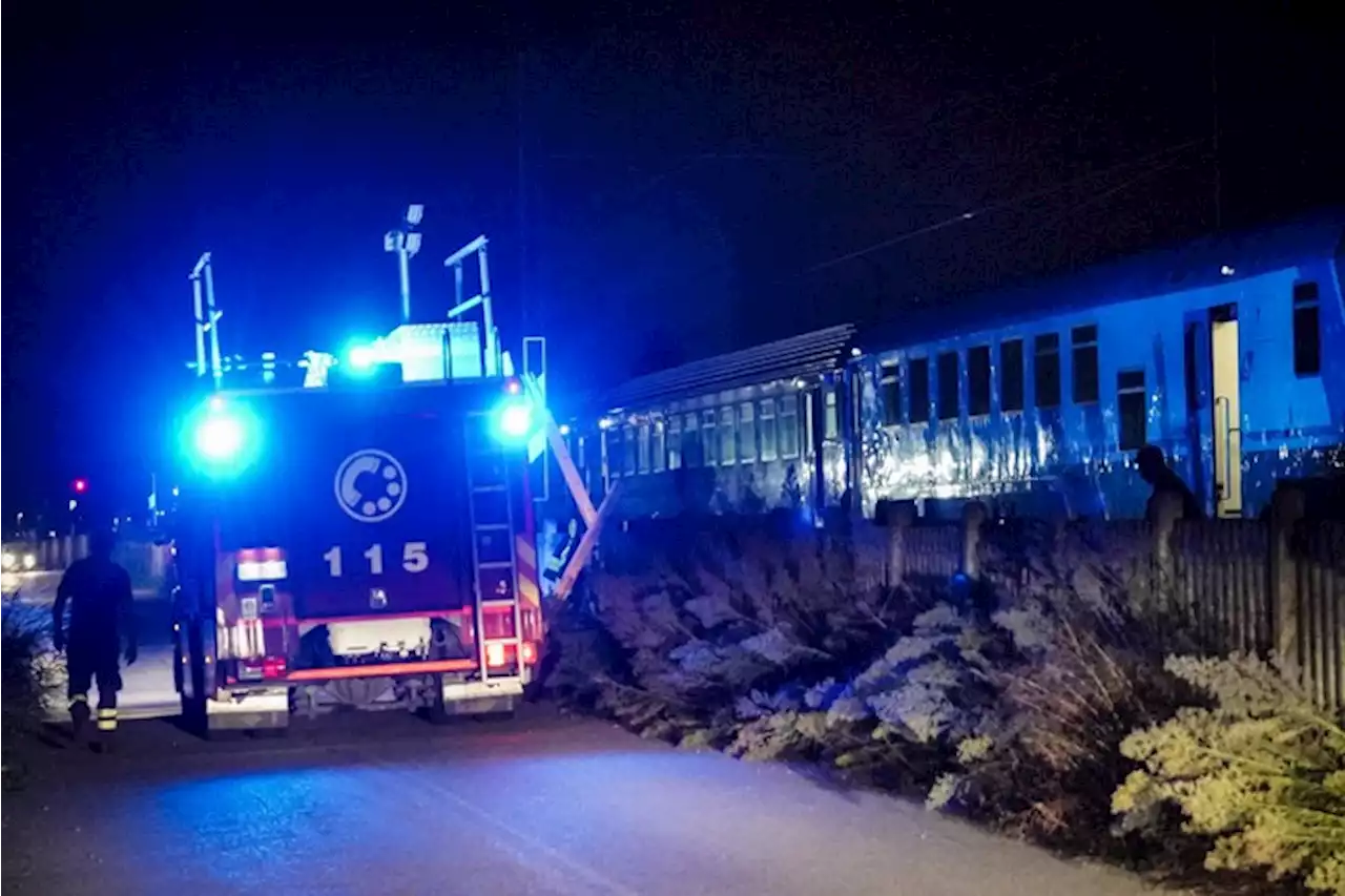 Treno investe operai: Procura, emerse gravi violazioni sicurezza - Ultima ora