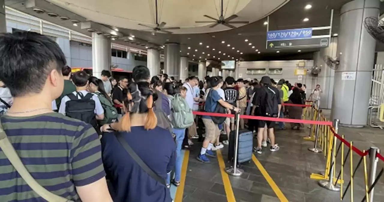 'Waited for the bus for 1 hour': Commuters stuck at Woodlands and Tuas checkpoints on Polling Day and start of school holidays