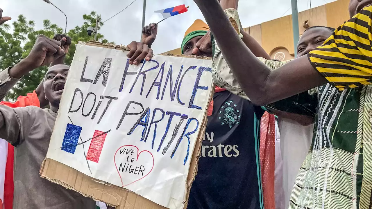 Coup d'État au Niger: des milliers de manifestants demandent le départ des soldats français