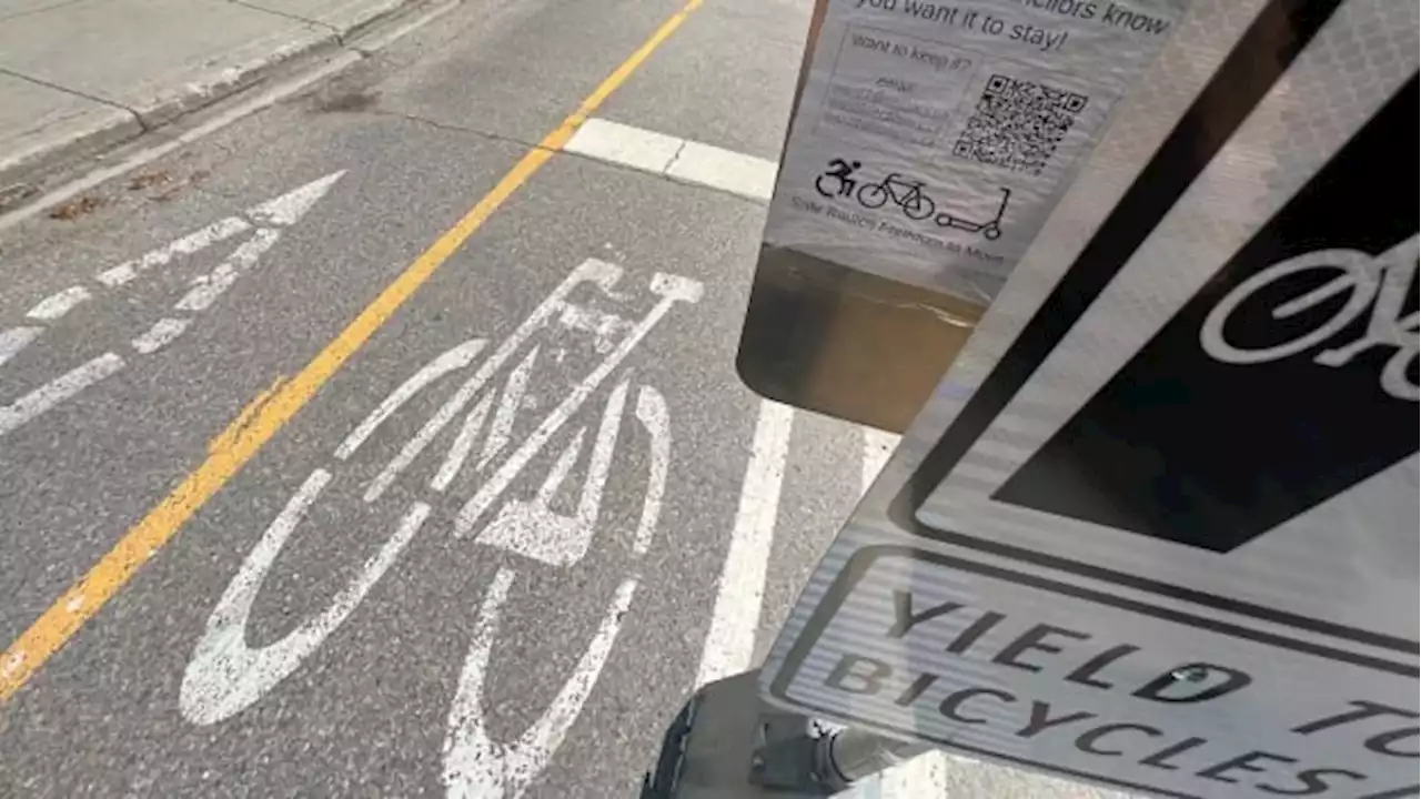 Downtown Calgary's 3rd Avenue cycle track to be left in place