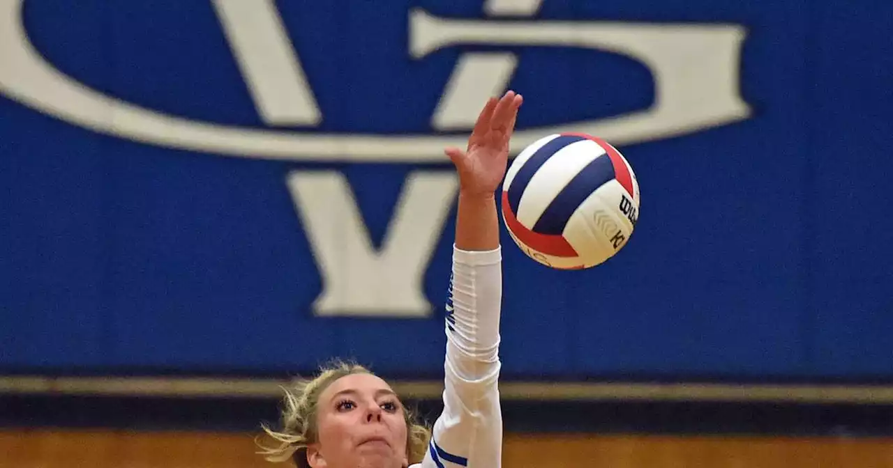 Girls volleyball: Sam Vanda, Geneva edge Waubonsie Valley