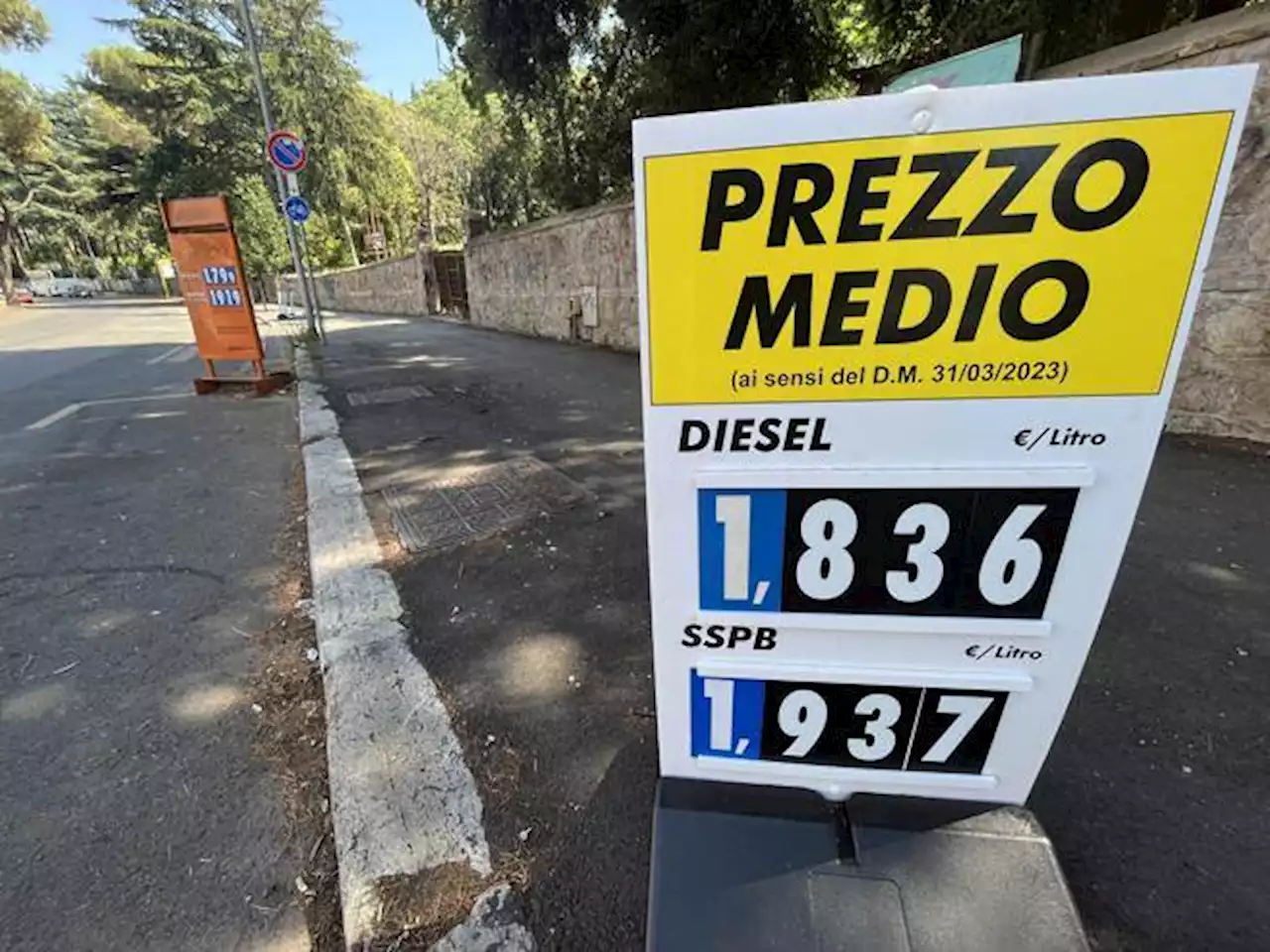 Bonus benzina da 150 euro: perché il governo ci pensa e chi lo riceverà