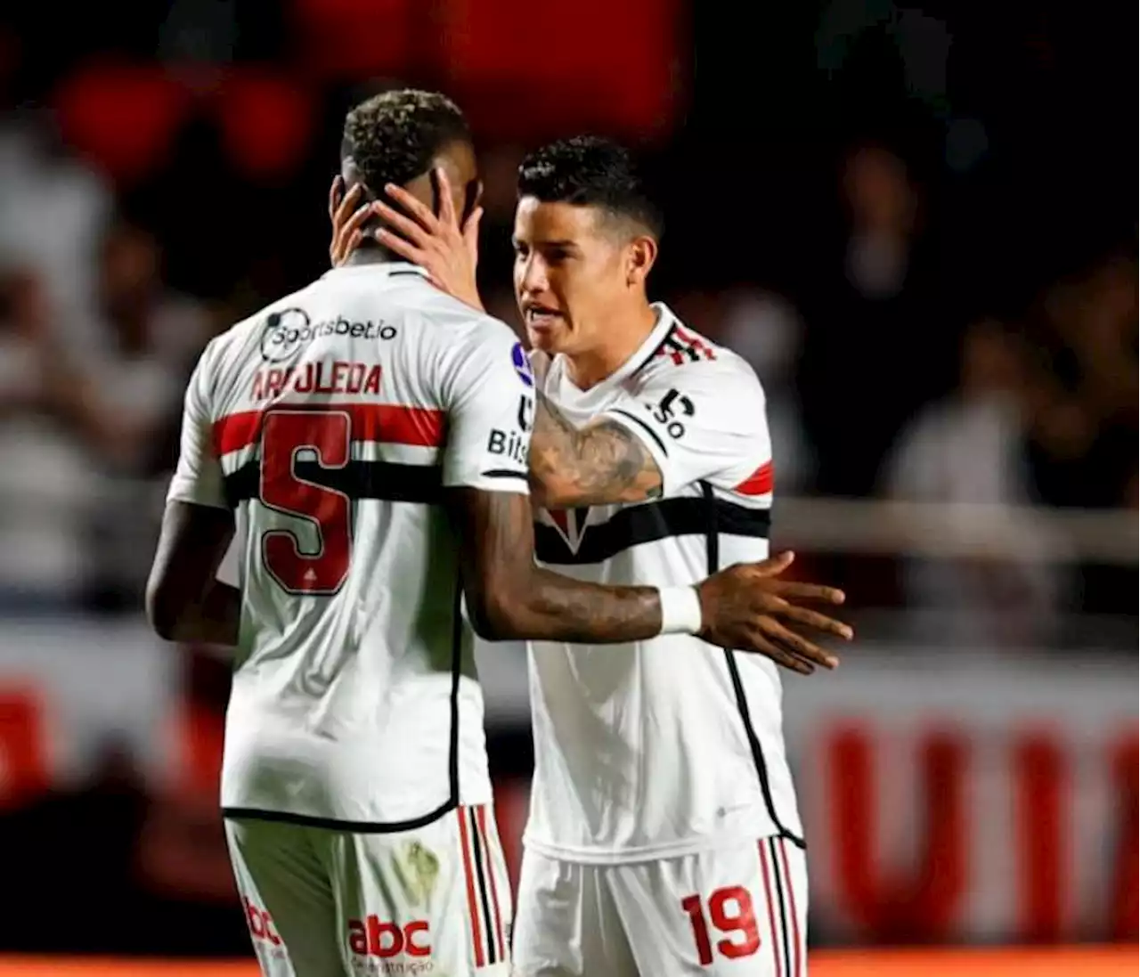 Video: James Rodríguez botó el penal y eliminan a Sao Paulo