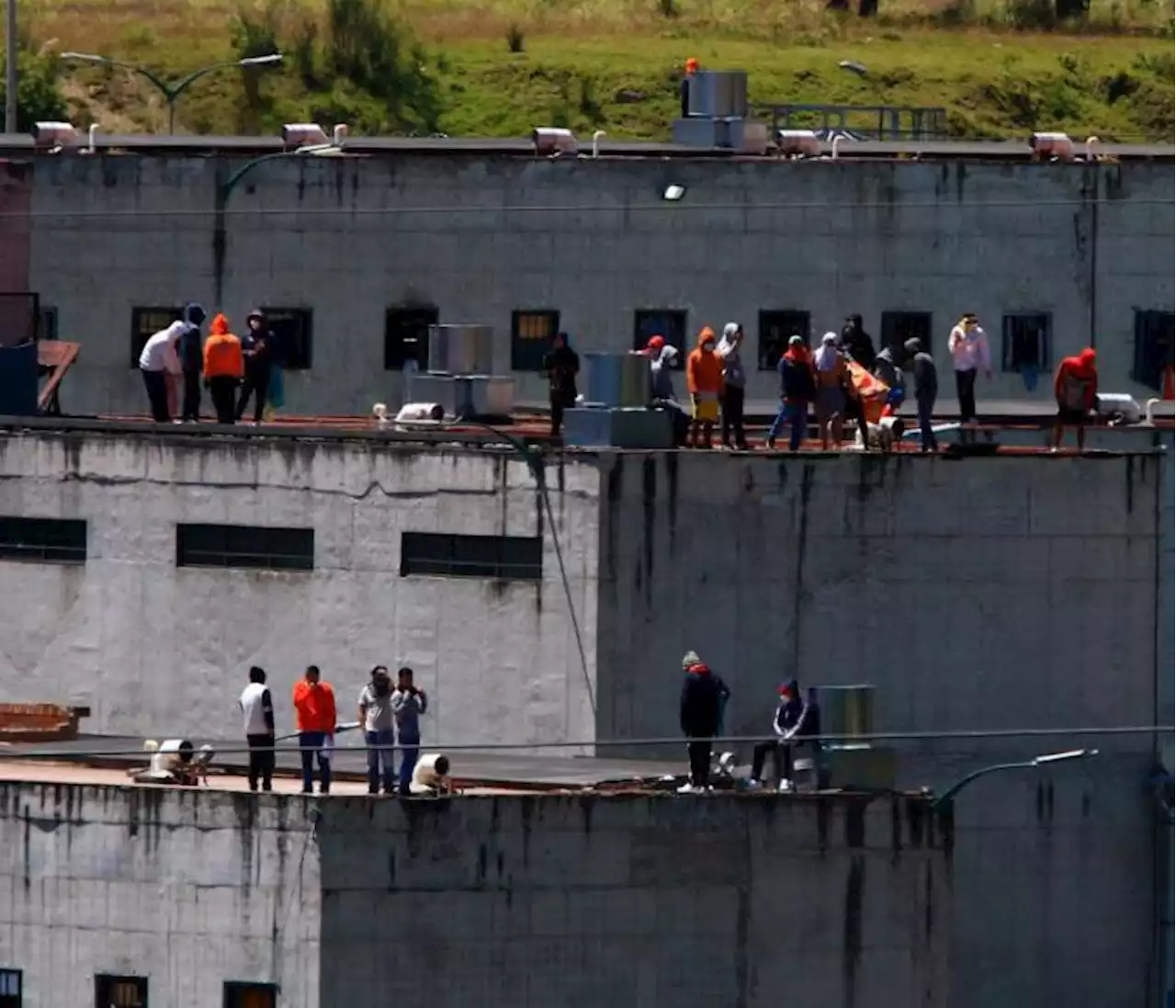 Video: reclusos tienen retenidos a 57 guardias en una cárcel de Ecuador