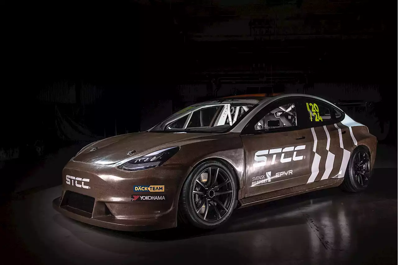 Det här är första nya eldrivna STCC-bilen. En Tesla Model 3.