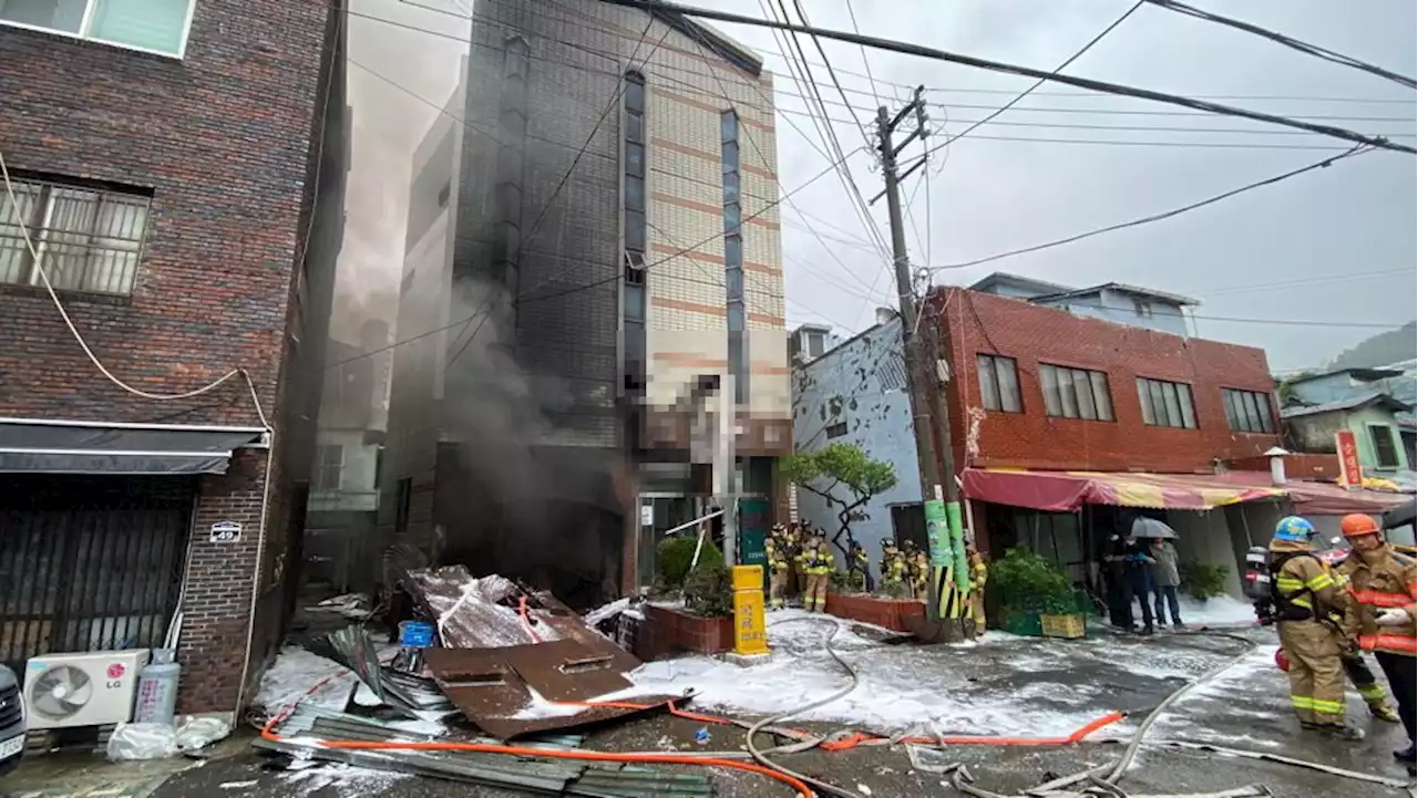 부산 목욕탕 화재·폭발로 17명 부상…“보일러실서 터지는 소리”