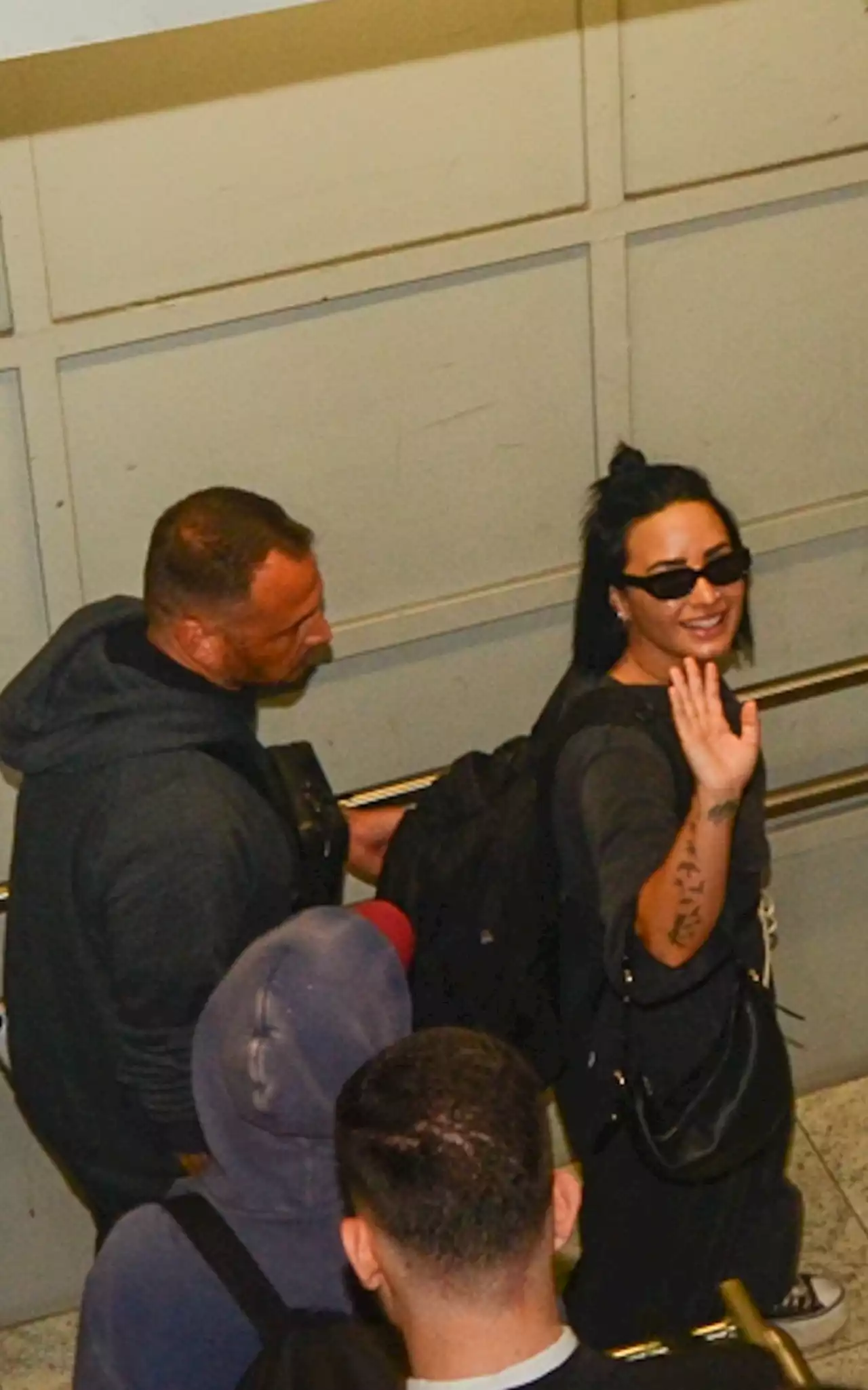 Demi Lovato desembarca em aeroporto de São Paulo; veja as fotos | Celebridades