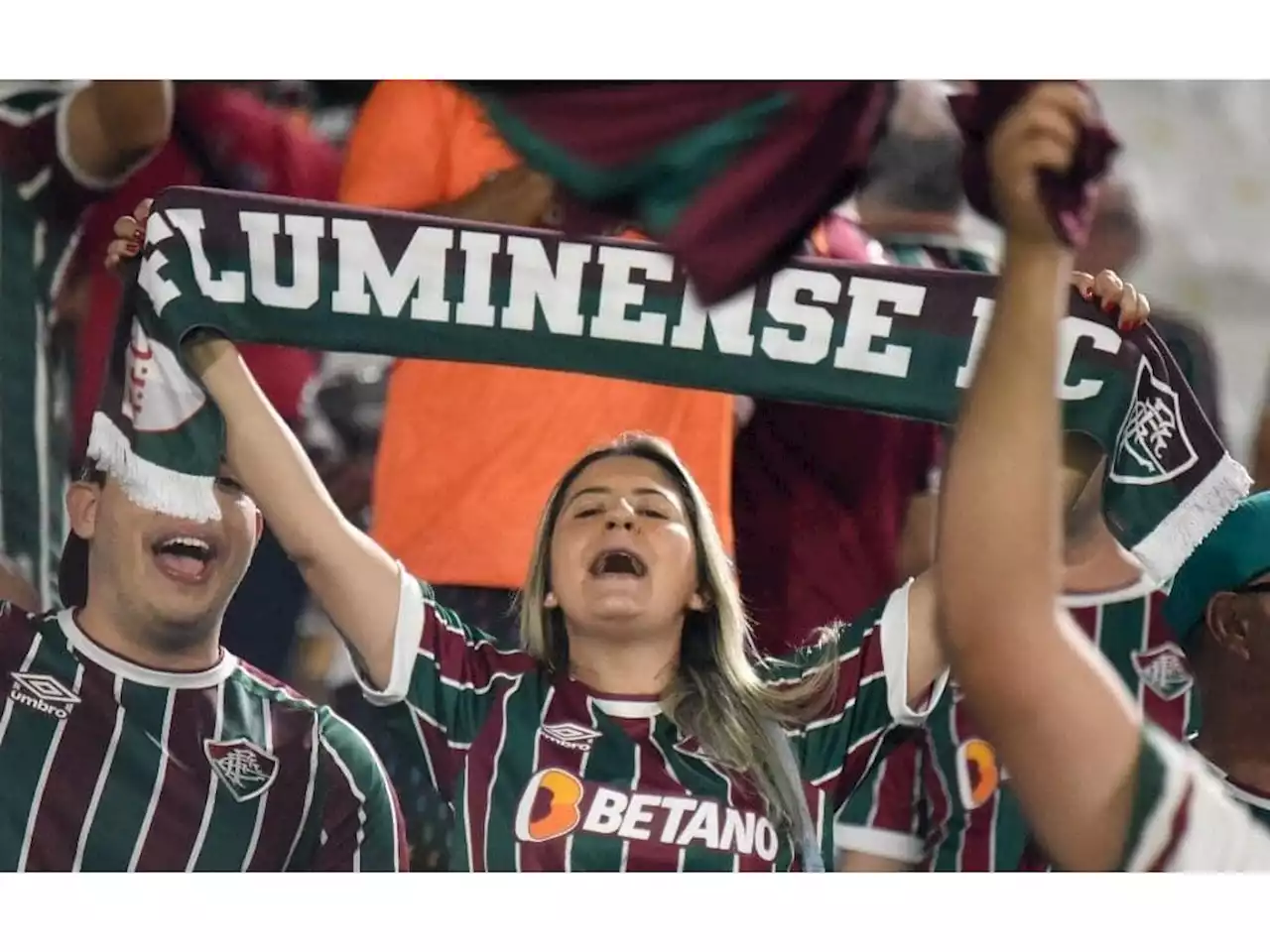 Ônibus com torcedores do Fluminense é apedrejado antes do jogo contra o Olimpia