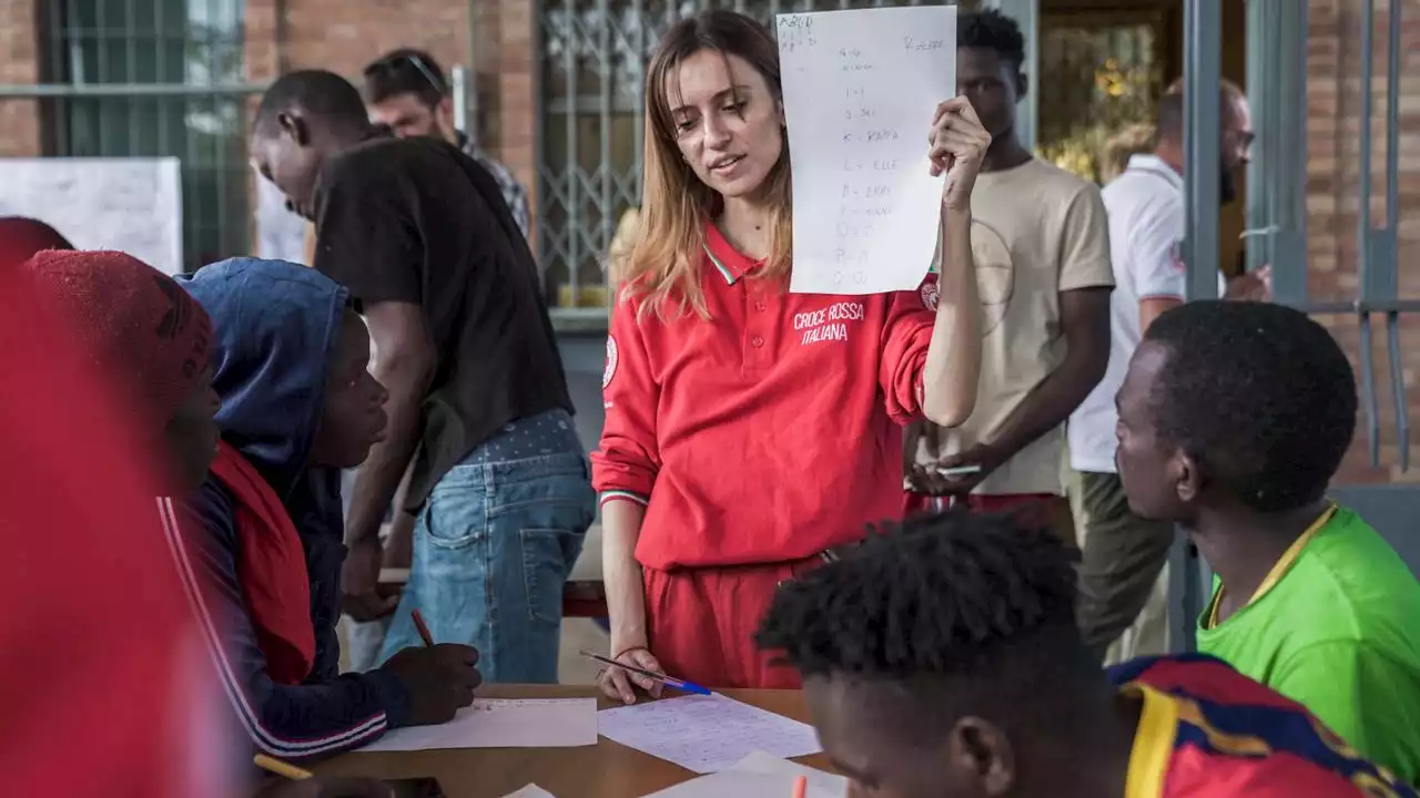 Gli stranieri rendono più di 4 miliardi all’anno: “Gestire il fenomeno può aiutare l’economia”