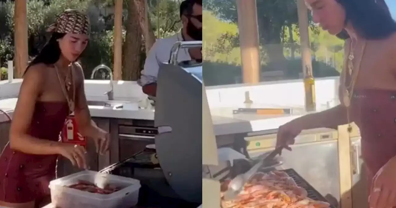 Dua Lipa, al mejor estilo argentino, le hizo un “asadazo” a su novio: qué tiró en la parrilla | Viral