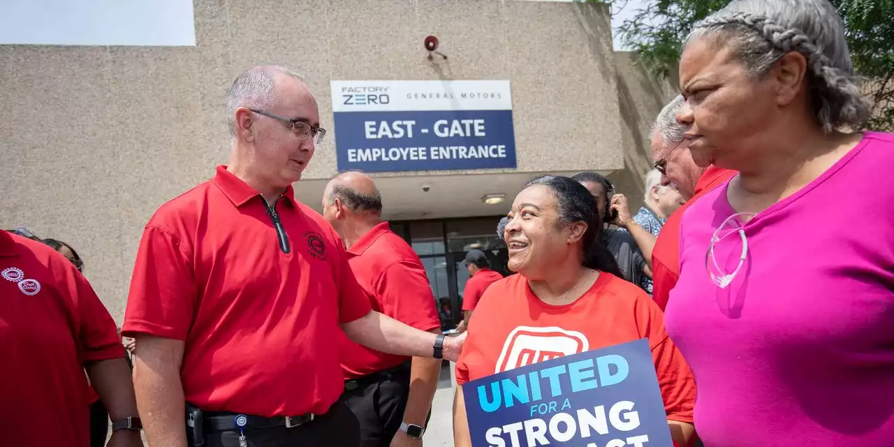 United Auto Workers accuse GM, Stellantis of refusing to bargain in good faith