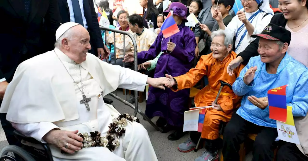 Papa Francisco inició en Mongolia un viaje inédito y envió un mensaje de 'unidad y paz' a China