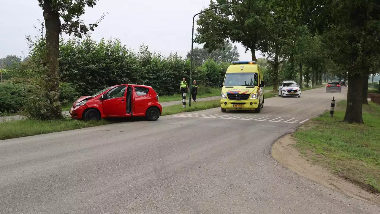 112-nieuws: rijstrook van A58 weer open • auto botst tegen boom