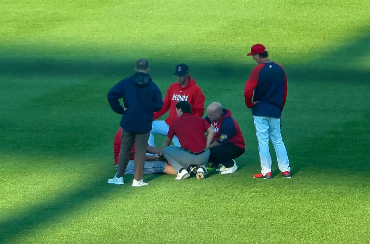 Bill ‘Spaceman’ Lee collapses on the field before throwing out pitch at WooSox game