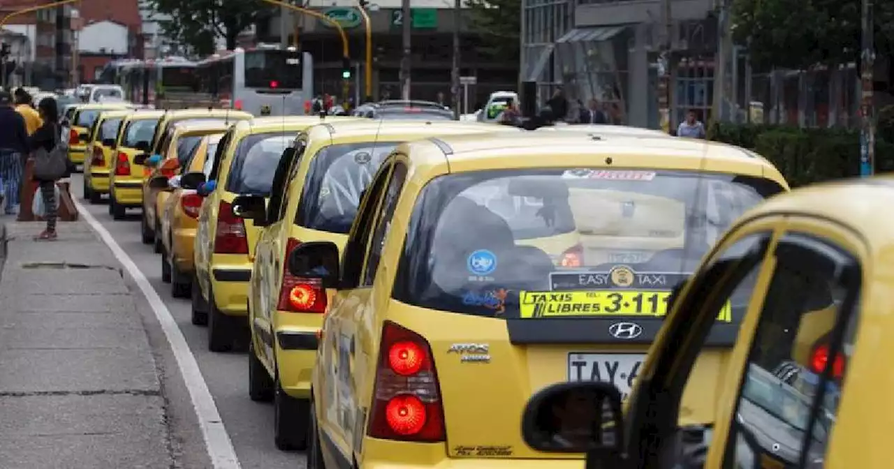 Gobierno pagará compensación a los taxistas ante aumento de la gasolina en el país