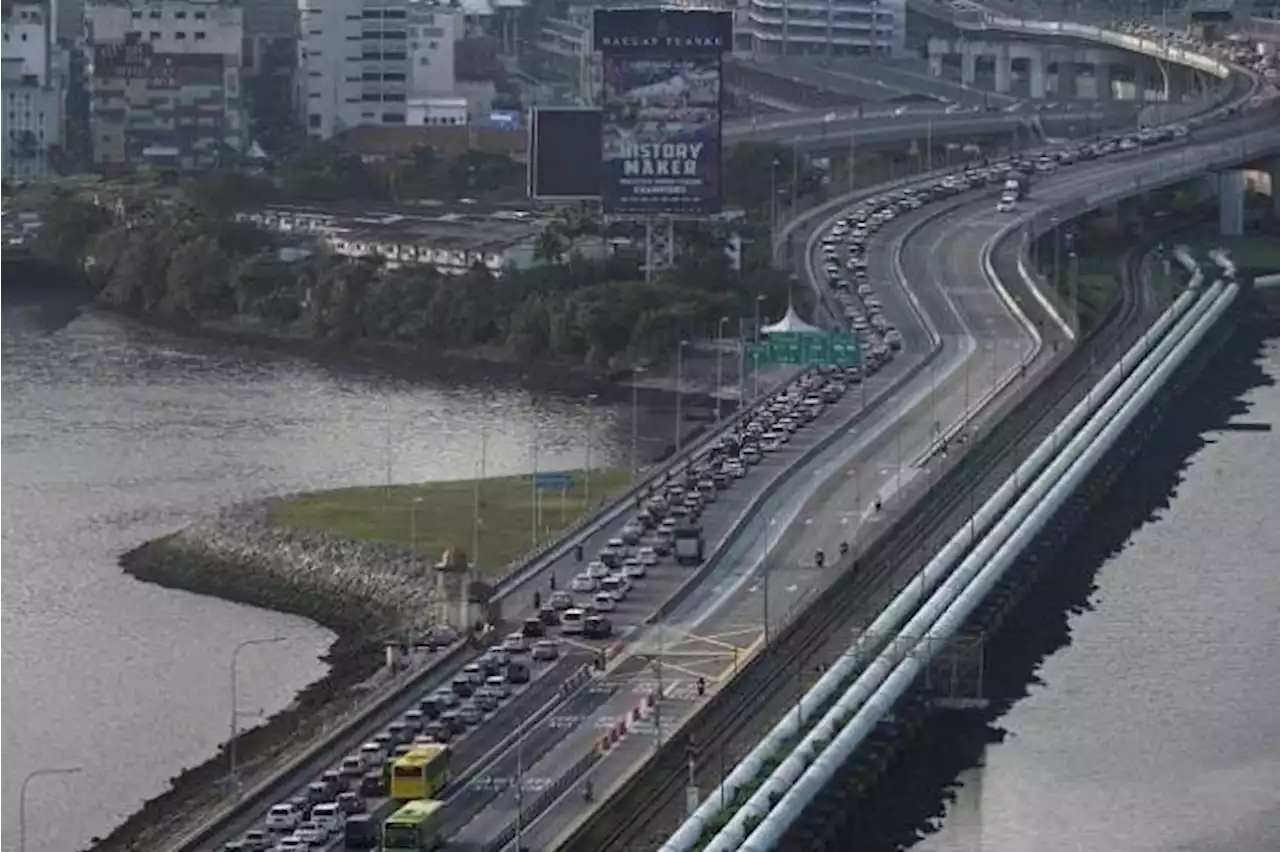 Continued heavy traffic into Malaysia at Woodlands, Tuas checkpoints on Polling Day