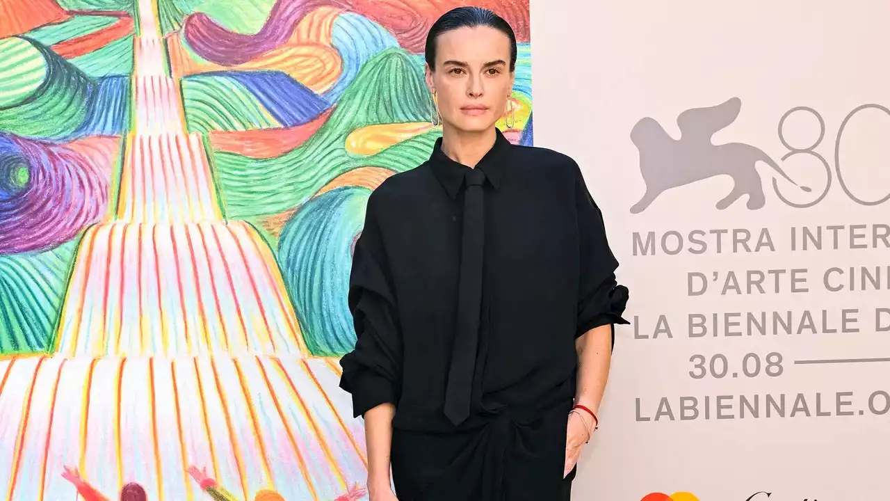 Nessuno porta la cravatta nera come Kasia Smutniak al Festival di Venezia 2023