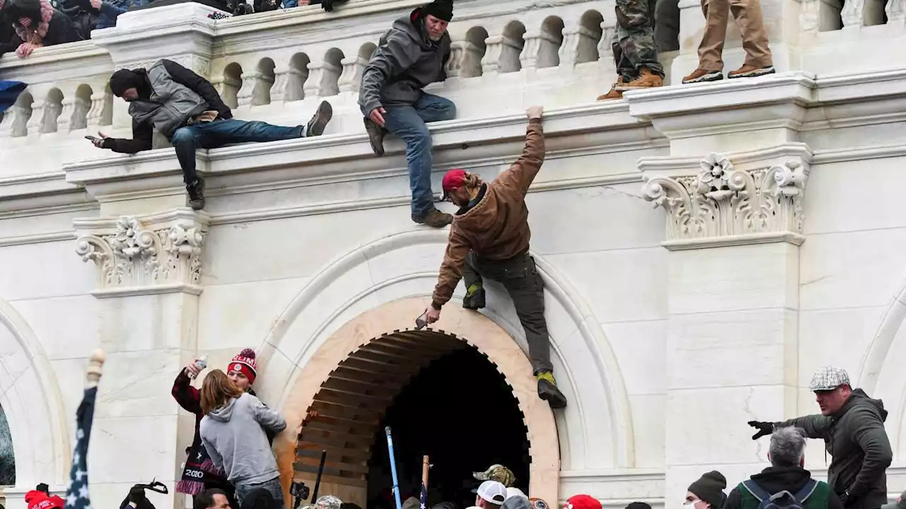 Condenan a dos líderes por la toma al Capitolio de Estados Unidos