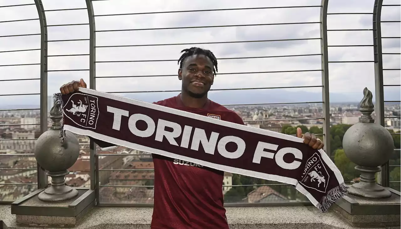 Duván Zapata firmó por tres temporadas con el Torino de Italia