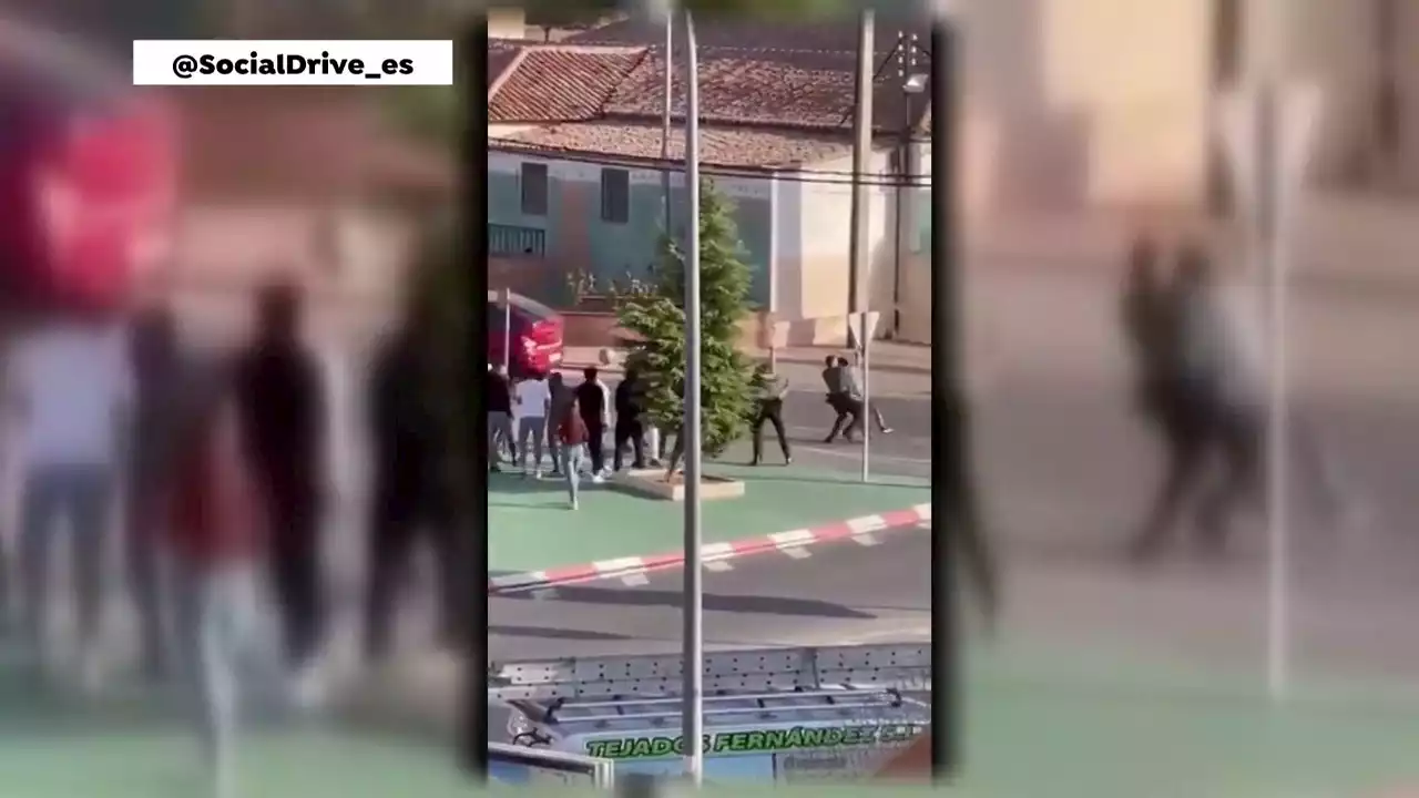 VÍDEO| Violenta pelea de jóvenes contra la Guardia Civil en Valmojado, Toledo