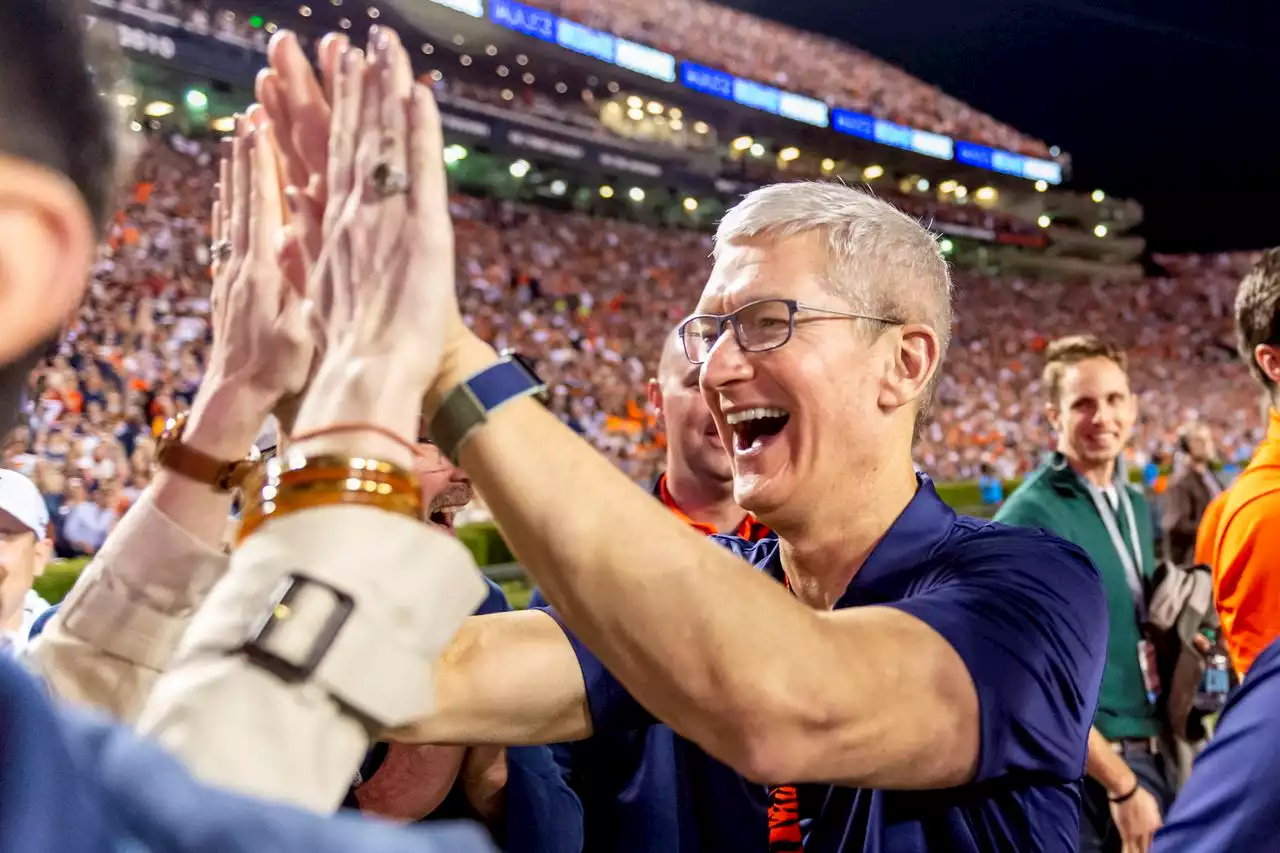 Apple CEO and Auburn alum Tim Cook makes trip to Berkeley for Auburn-Cal game