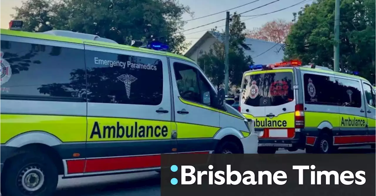 Qld man dies after trying to save another man from a snake