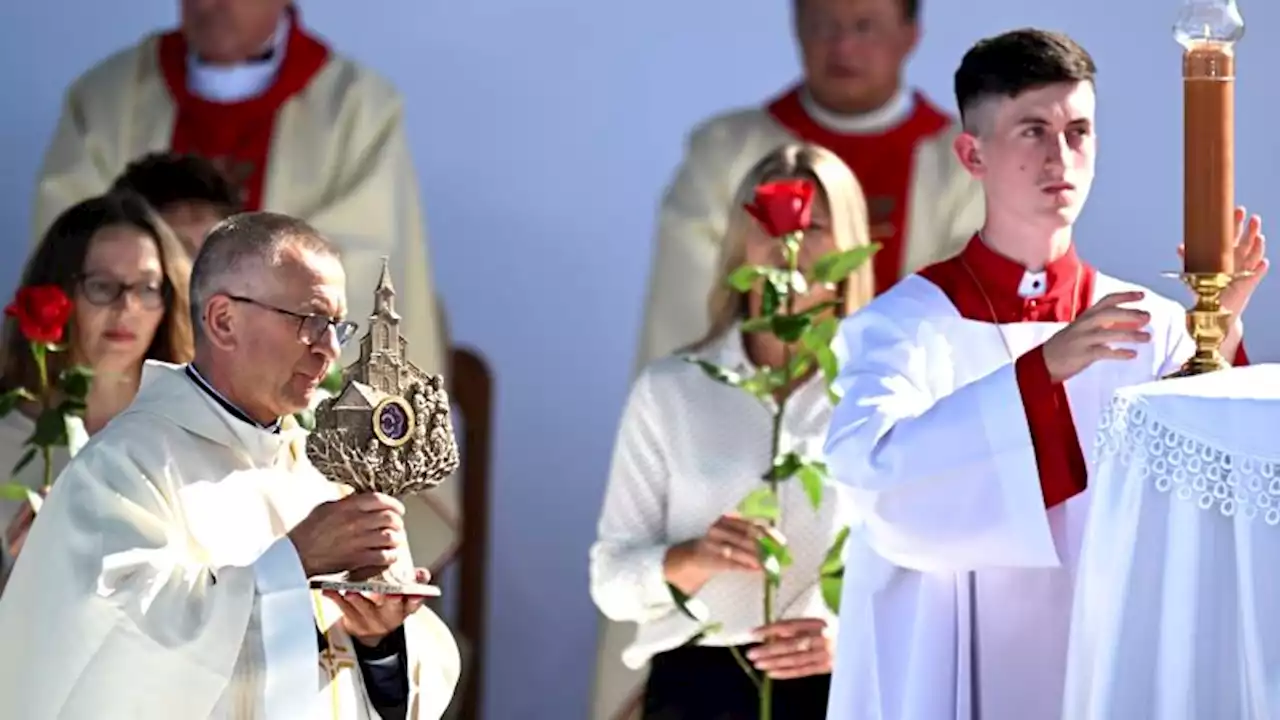 Catholic Church honors Polish family persecuted for sheltering Jews in unprecedented beatification