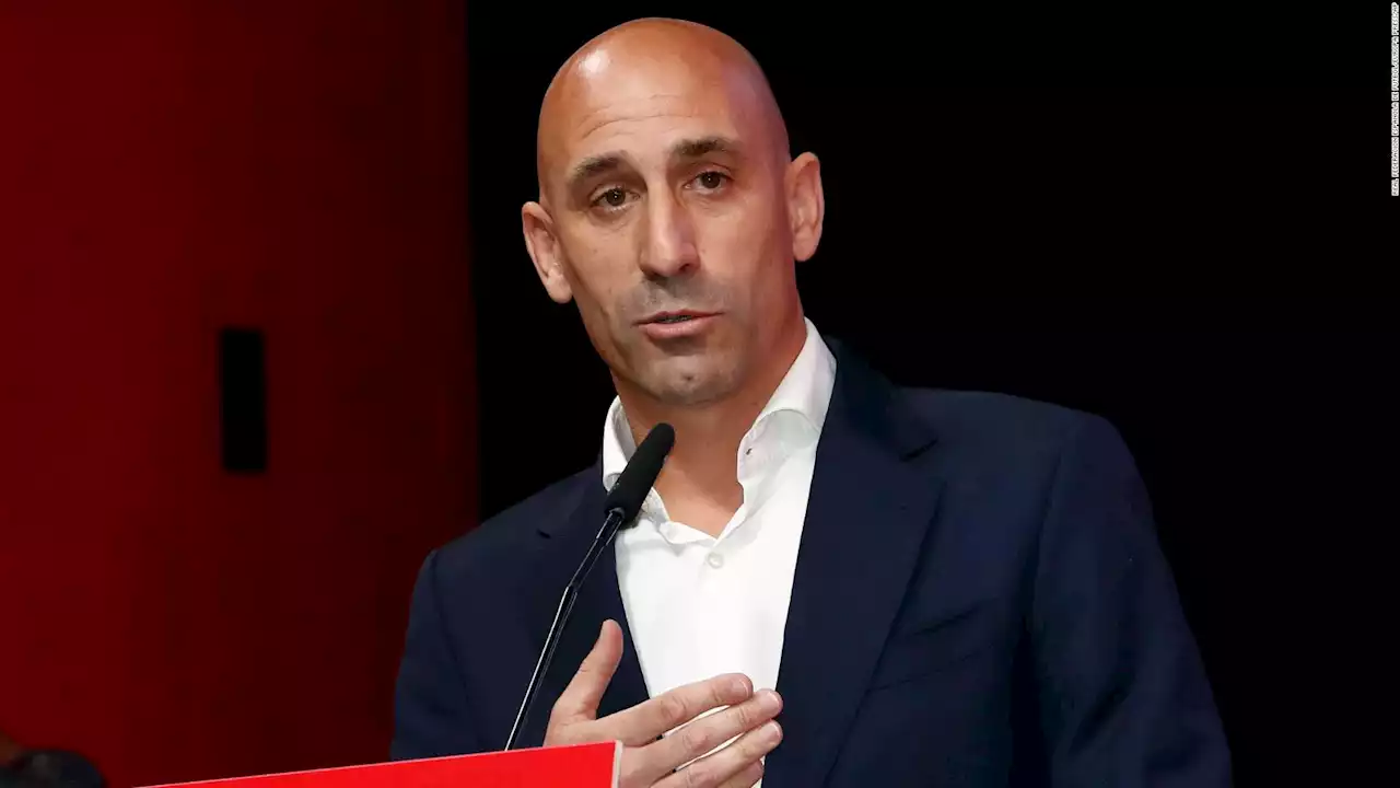 Rubiales renuncia a la RFEF tras el beso no deseado a Jenni Hermoso hace 3 semanas