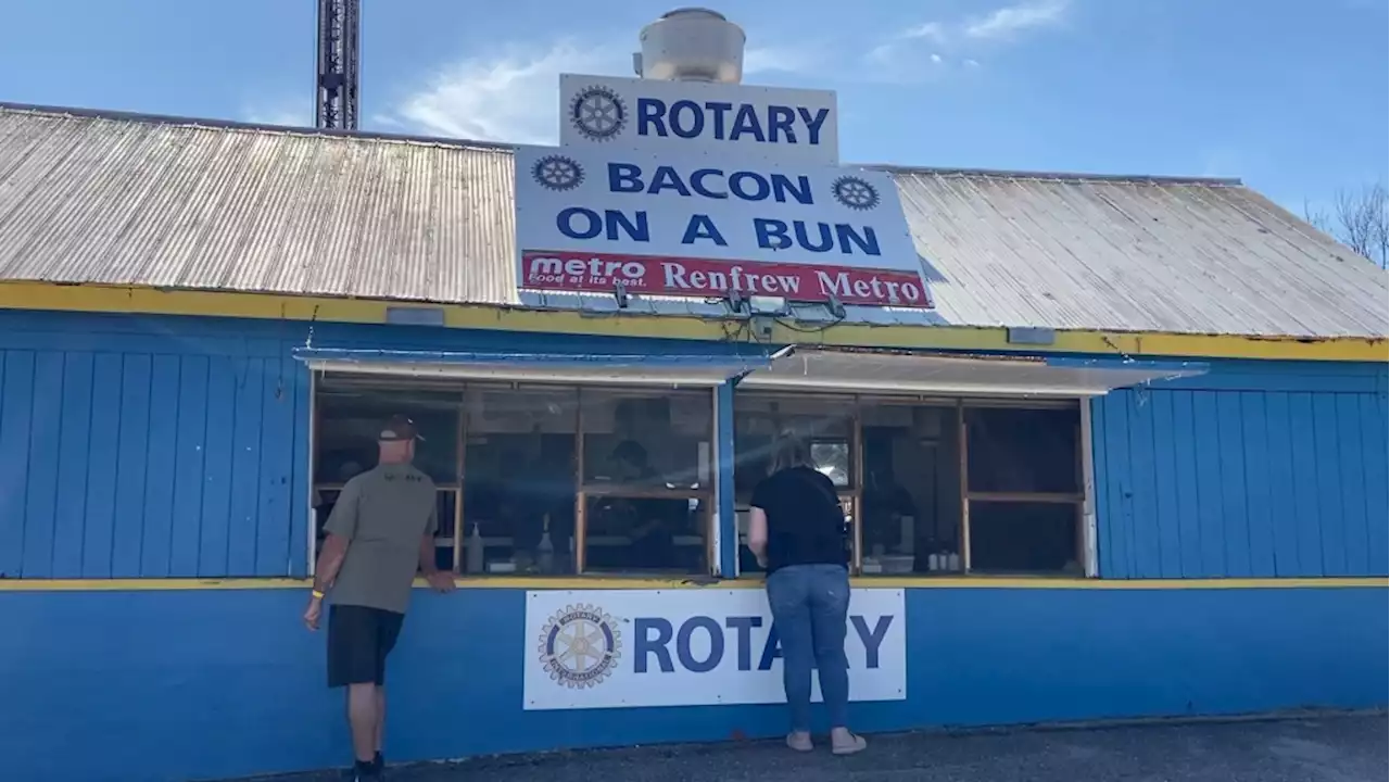 Famous bacon on a bun returns at the Renfrew Fair