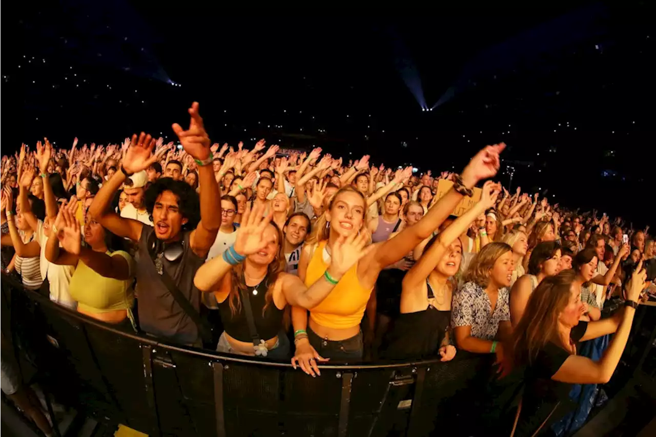 Mega-Konzert in Köln: AnnenMayKantereit überrascht mit Kölsch-Hymne