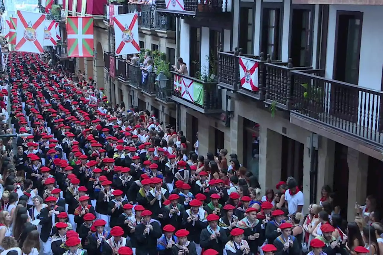 VIDÉO. Pays basque : Fontarrabie aux couleurs de l’Alarde à Bayonne