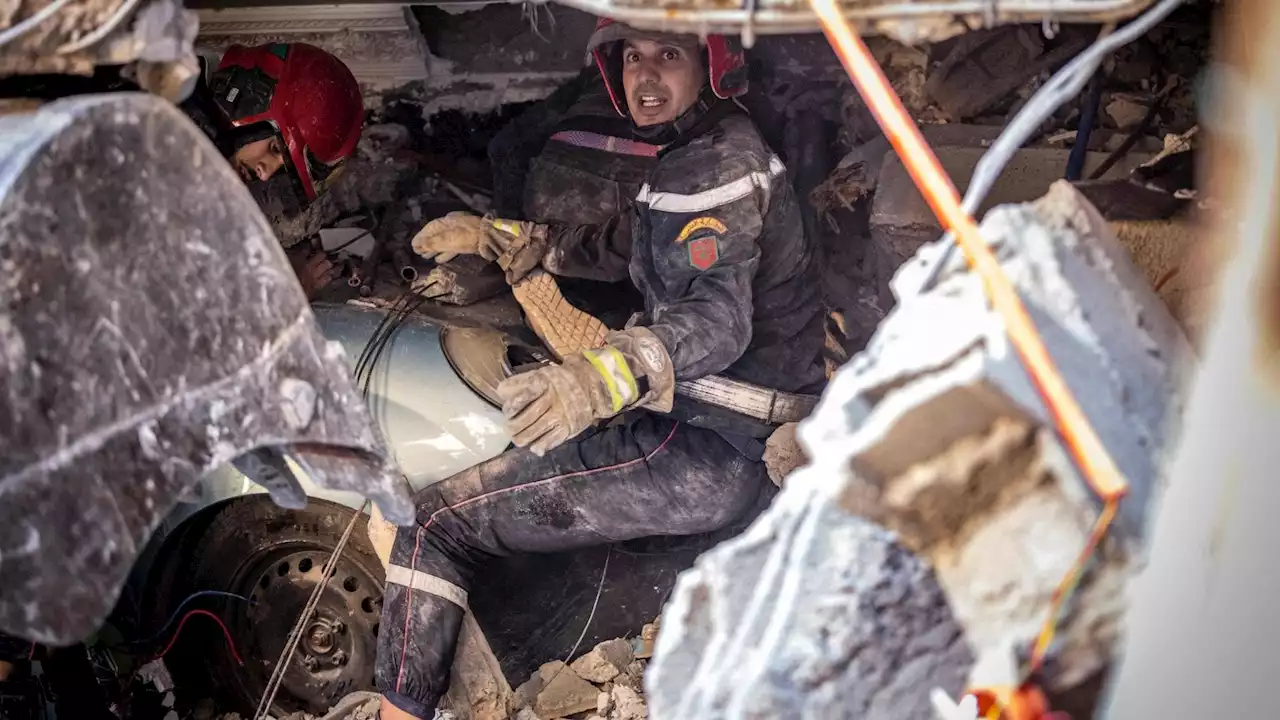 Corsa contro il tempo in Marocco per trovare superstiti tra le macerie. Oltre 2.000 le vittime del terremoto