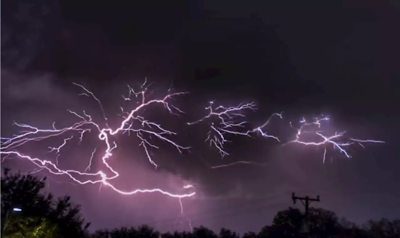 PHOTOS: Storms bring flashes of lightning across San Antonio