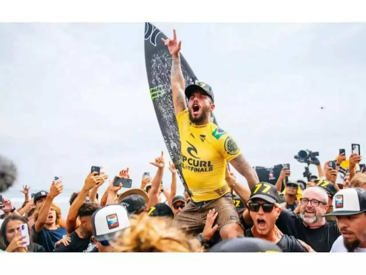 Para que time torce Filipe Toledo, bicampeão mundial de Surfe?