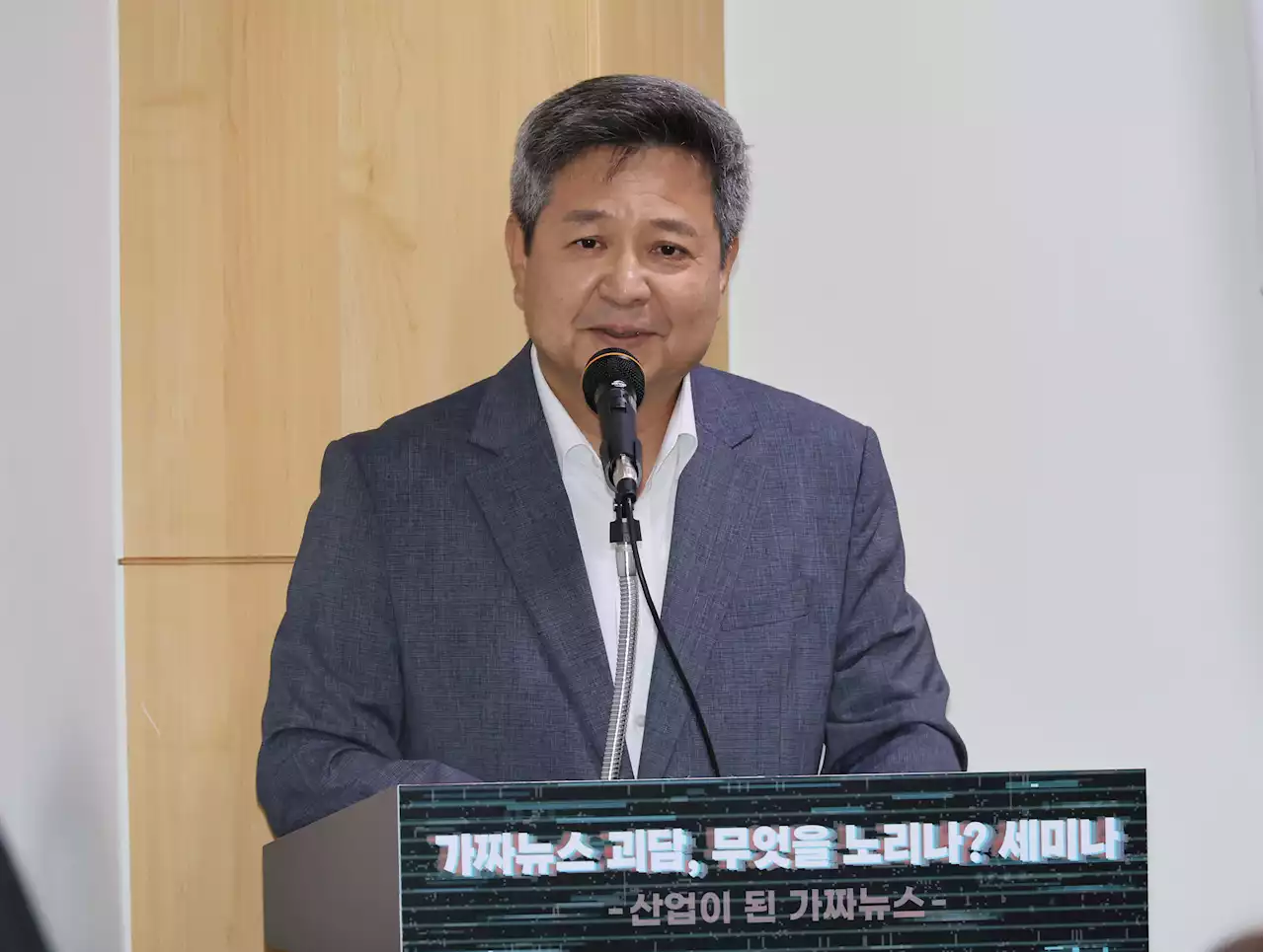 허위인터뷰 의혹에 존재감 커진 與가짜뉴스특위, 선거공작 토론회