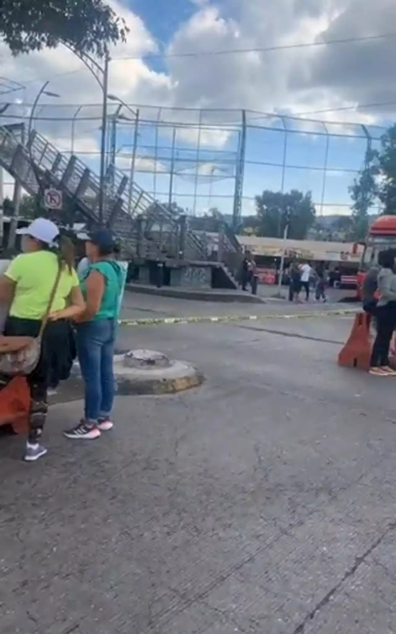 Joven de-15-años desaparece en-Tlalpan; familiares cierra vialidad