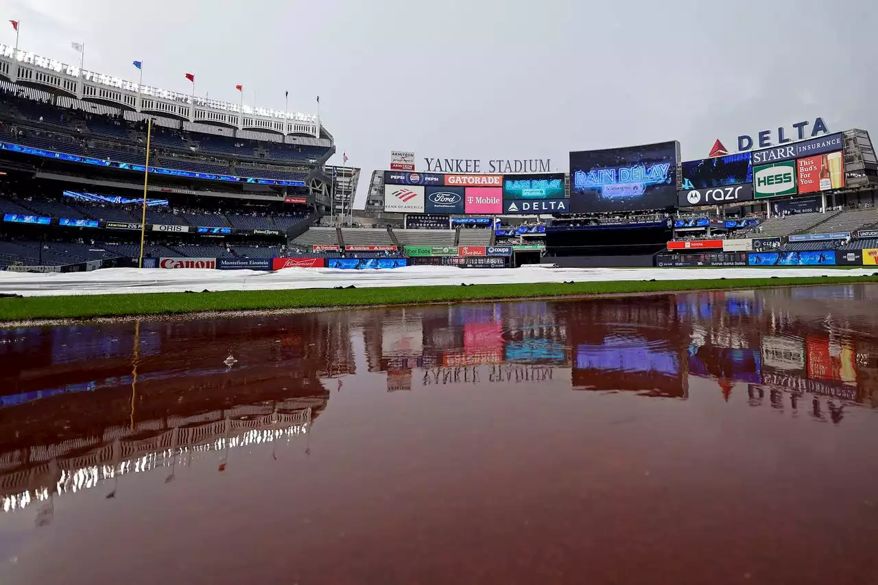 WATCH: Yankees fans flee stadium flood before Saturday’s game vs. Brewers