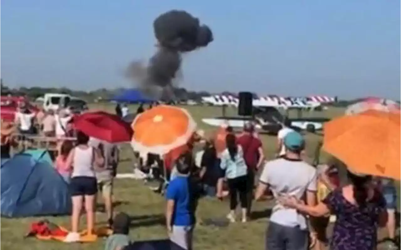 Ungheria, aereo si schianta durante air show: 2 morti e 4 feriti