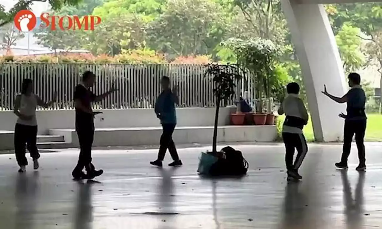 Stomper creeped out to see people walking in circles around tree at 2 different places in Jurong