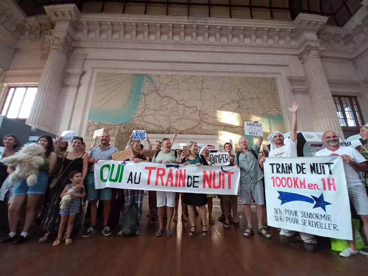 À la gare de Bordeaux Saint-Jean, ils réclament le retour des trains de nuit