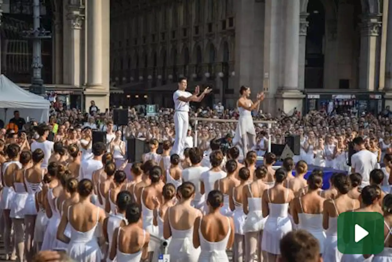 Milano, Piazza Duomo come una scuola di danza con Roberto Bolle