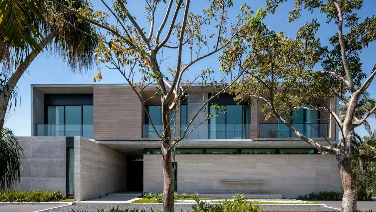 A family villa on the Florida waterfront saves its surprises for the rear elevation