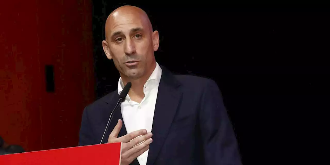 Luis Rubiales dimite: reacciones de Yolanda Díaz, Irene Montero y última hora, en directo